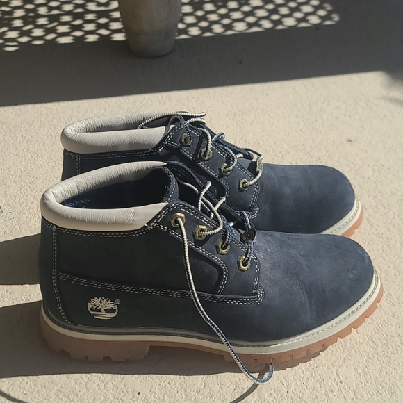 Timberlands navy blue & white lug sole ankle boots - Picture 2 of 8